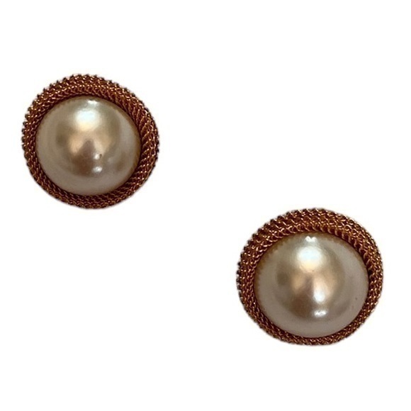 Vintage Jewelry - Gold pearl earrings pierced runway